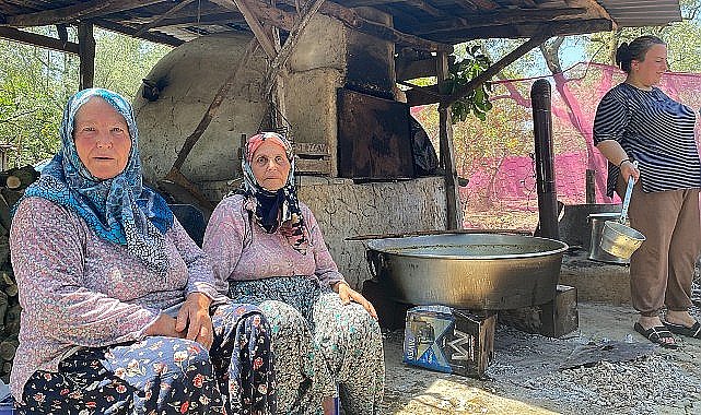 İznik'e bağlı Göllüce Mahallesi'nde asırlardır imece usulüyle devam eden 'Dede Çorbası' etkinliği bu yıl da gerçekleşti