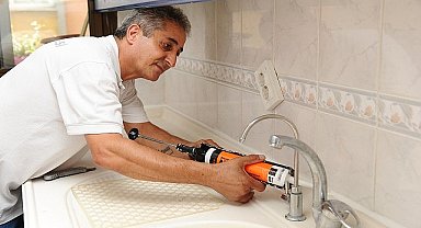 Karşıyaka Belediyesi'nin ücretsiz tamir hizmetine yoğun ilgi