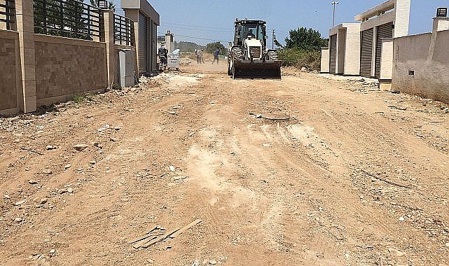 Kemer'de yol ve kaldırım çalışmaları hızla devam ediyor