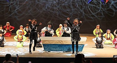 Konak'ın Halk Oyunları Şenliği 18'inci kez 'merhaba' dedi