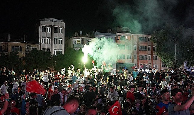 Kongre Meydanı'nda milli maç coşkusu