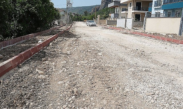 Kuzdere'de yol ve kaldırım çalışmaları