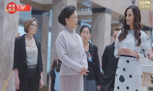 Liyuan, Sırbistan Cumhurbaşkanının eşi Vucic ile Sırbistan Ulusal Müzesi'ni ziyaret etti