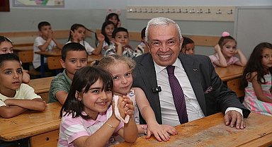 Miniklerin karneleri Başkan Şadi Özdemir'den