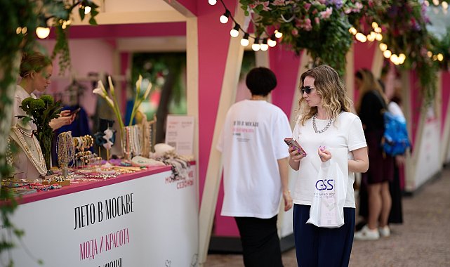 Moskova eşsiz bir moda festivaline sahne oluyor