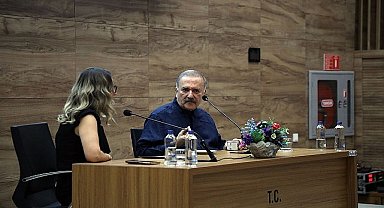 Muğla Büyükşehir Belediyesi tarafından düzenlenen etkinlik kapsamında ünlü Yazar-Şair Murathan Mungan, Muğlalılarla bir araya geldi