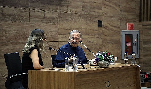 Muğla Büyükşehir Belediyesi tarafından düzenlenen etkinlik kapsamında ünlü Yazar-Şair Murathan Mungan, Muğlalılarla bir araya geldi