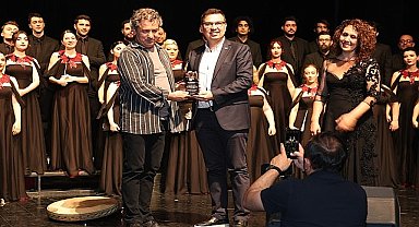 Nâzım Hikmet eserleri ile anıldı 