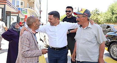 Nevşehir Belediye Başkanı Rasim Arı, Atatürk Bulvarı'nda esnaflarla bir araya gelerek, hayırlı işler temennisinde bulundu