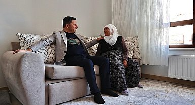 Nevşehir Belediye Başkanı Rasim Arı, bayram namazını Bekdik Mahallesi'nde kılarak, namaz sonrası vatandaşlarla bayramlaştı