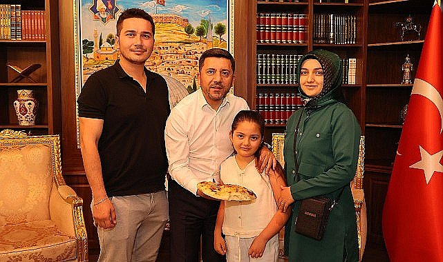 Nevşehir Belediye başkanı Rasim Arı, bugün çok sayıda esnaf, genç ve vatandaşı konuk ederek hem talep ve önerilerini dinledi hem de istişarelerde bulundu