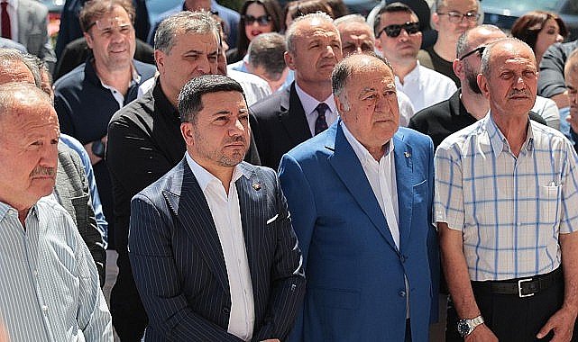 Nevşehir Belediye Başkanı Rasim Arı, esnaf ziyaretlerinde bulunarak işyeri açılışına katıldı