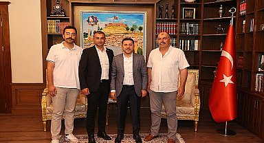 Nevşehir Belediye Başkanı Rasim Arı, kendisine 'hayırlı olsun' ziyaretinde bulunan siyasi parti ve sivil toplum örgütü temsilcileri ile iş insanları ve vatandaşları konuk etti