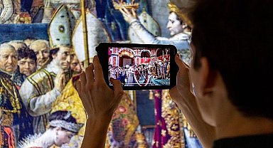 'Notre-Dame de Paris: Artırılmış Gerçeklik Sergisi' Samsung Galaxy Tab Active tabletlerle dünyayı dolaşıyor