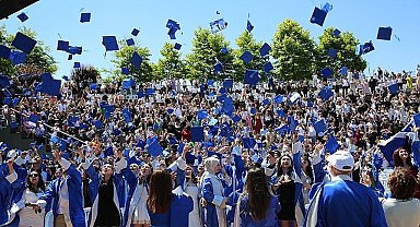 Okan'da mezuniyet sevinci