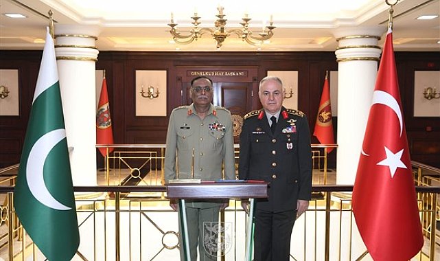 Orgeneral Gürak Pakistan İslam Cumhuriyeti Genelkurmay Başkanı Orgeneral Mirza ile görüştü