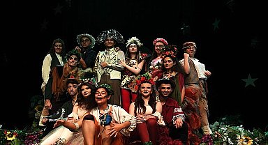 Osmangazi Belediyesi Tiyatro Okulu öğrencileri sahnede devleşti 