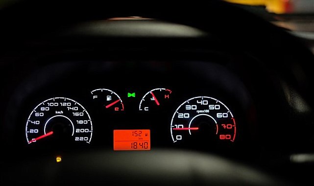 Polis, Çinli göçmenleri İtalya'ya kaçırmak için lüks arabalar kullanan çeteyi yakaladı