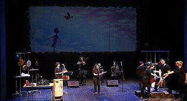 Radyo Tiyatrosu İstanbul'da büyük beğeni topladı