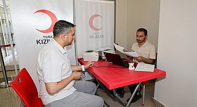 Selçuklu Belediyesi personeli kan bağışı konusunda farkındalık oluşturma adına belediye hizmet binasına gelen Kızılay Mobil Kan Merkezi'ne kan bağışında bulundu