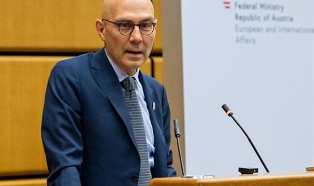 Türk: Savaşlar zalimlik ve yıkımla dünyamızı parçalıyor.