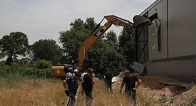 Ürünlü ve Alaaddinbey'de kaçak yapılara müdahale