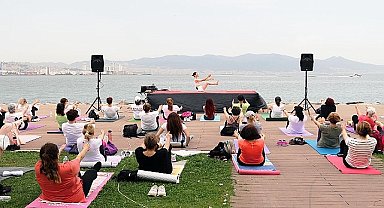 Yoga tutkunları Bayraklı'da buluştu