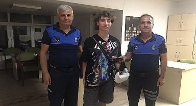 Zabıta ekipleri unutulan çantayı sahibine teslim etti