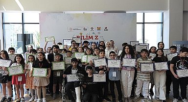 Zeytinburnu Bilim Merkezi'nde Eğitim Gören Akademi Öğrencileri Sertifikalarını Aldı