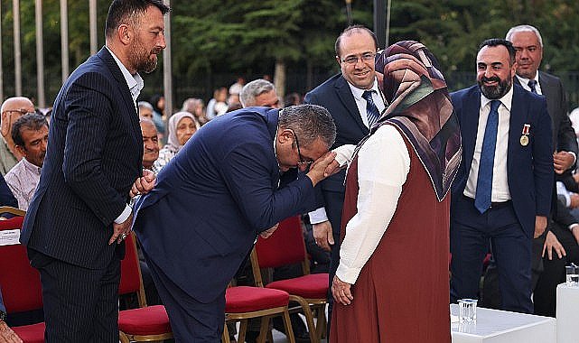15 Temmuz Demokrasi ve Milli Birlik Günü dolayısıyla Keçiören Belediyesi 15 Temmuz Şehitleri Anıtı'nda anma töreni düzenlendi