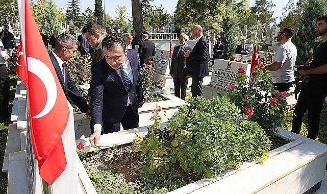 15 Temmuz Demokrasi ve Milli Birlik Günü etkinlikleri kapsamında kent mezarlığındaki şehitlik ziyaret edildi. 1