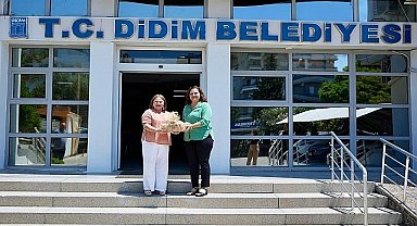 Afyonkarahisar Belediye Başkanı Burcu Köksal, Didim Belediye Başkanı Hatice Gençay'ı ziyaret etti.