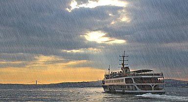 AKOM, İstanbul'da aralıklarla başlayan yağışların ilerleyen saatlerde şiddetini arttırarak il geneline yayılacağını açıkladı