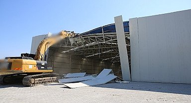 Alaaddinbey'de 3 bin metrekarelik kaçak yapı yıkıldı