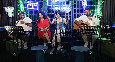 Anadolu Efes Pub-Up Mavi Sahne'nin üçüncü sezon finali Mersin'de gerçekleşti