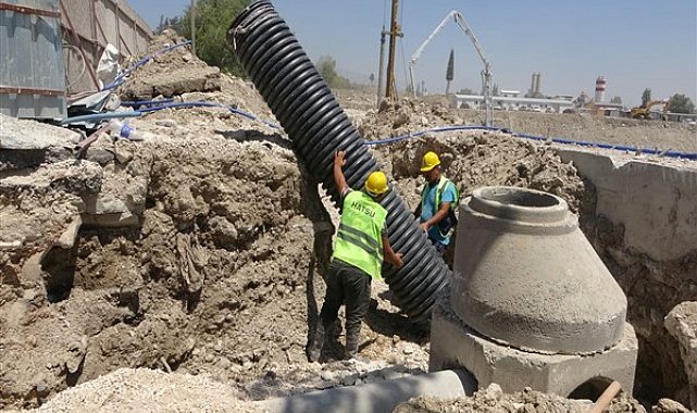 Atatürk Caddesi'nde altyapı çalışmaları devam ediyor