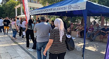 Aydın Büyükşehir Belediyesi, bugün gerçekleştirilen Kamu Personeli Seçme Sınavı (KPSS) öncesinde, memur adaylarını yalnız bırakmadı