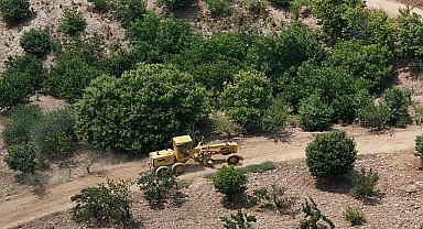 Aydın genelinde birçok noktada eşzamanlı olarak yol çalışmalarına devam eden Aydın Büyükşehir Belediyesi, kırsal mahallelerde de çalışmaları sürdürüyor