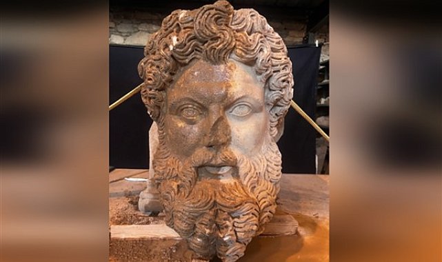 Bakan Ersoy: Gün ışığıyla yeniden buluşan mermer baş, Zeus’un ihtişamını sergiliyor
