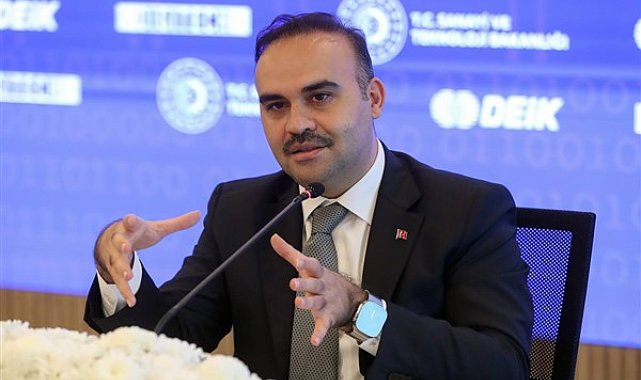 Bakan Kacır: Ekipler TÜRKSAT 6A'ya ilk komutu gönderdi