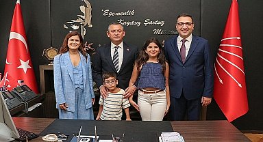 Balçova Belediye Başkanı Onur Yiğit Özgür Özel'i ziyaret etti