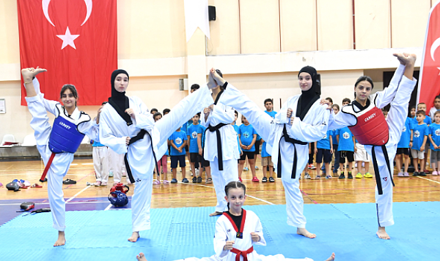 Başkan Aydın, genç judo ve taekwondoculara sertifikalarını verdi
