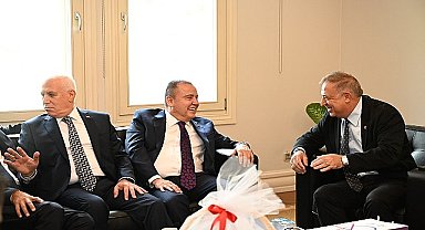 Başkan Böcek CHP'li Büyükşehir Belediye Başkanları toplantısında