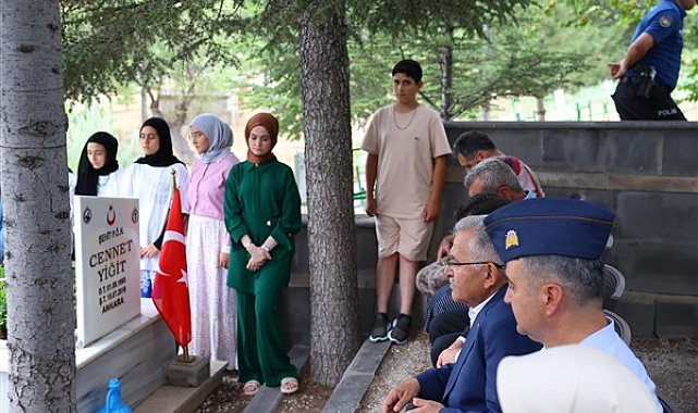 Başkan Büyükkılıç, şehit Komiser Yardımcısı Cennet Yiğit’in kabrini ziyaret etti