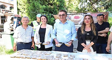 Başkan Mutlu'dan vatandaşlara aşure ikramı