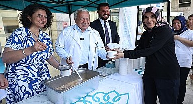 Başkan Şadi Özdemir'den çalışanlara aşure ikramı