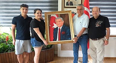 Başkan Topaloğlu'na yağlı boya tablo hediye edildi