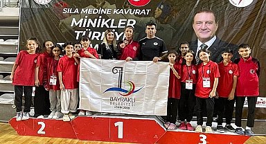 Bayraklılı sporcular Sivas'tan dereceyle döndü