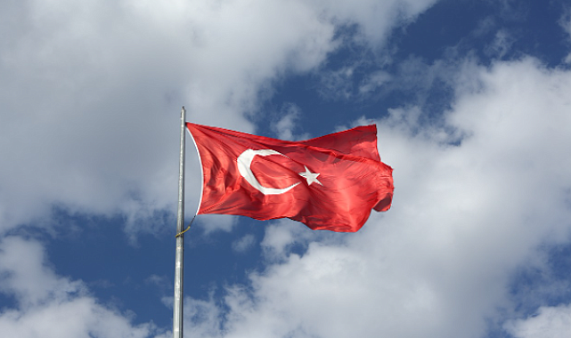Büyükkılıç: 15 Temmuz darbecilerin karanlığından demokrasimizin aydınlığına çıktığımız gün