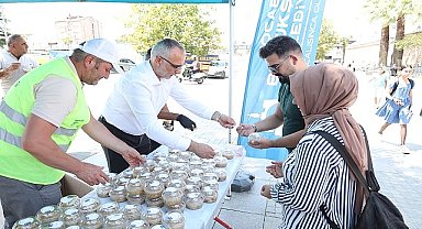 Büyükşehir'den binlerce vatandaşa aşure ikramı